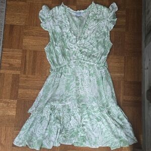 NWOT GREEN & WHITE SUMMER DRESS WITH RUFFLE DETAILS SIZE M